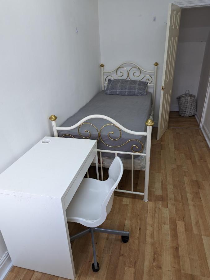 Town Centre Rm03 * Oldham